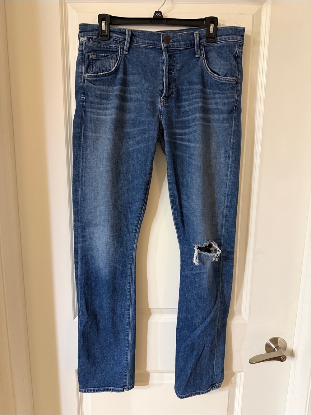 Citizens Of Humanity Mid Blue Straight-Leg Jeans with Distressed Knee